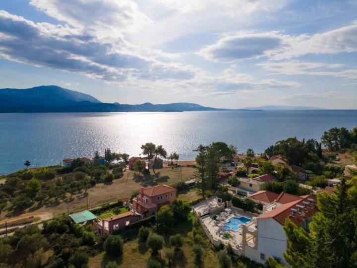 Diwani Luxury Villas Lixouri Luaran gambar